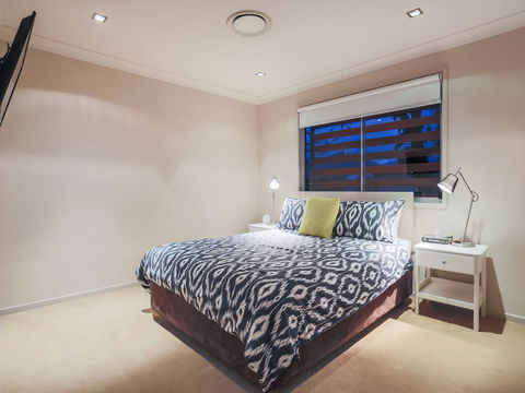 Hamilton Executive - Accommodation Batemans Bay 9