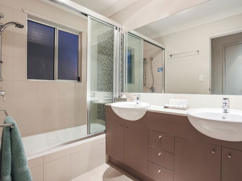 Hamilton Executive - Accommodation Batemans Bay 10