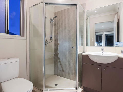 Hamilton Executive - Accommodation Batemans Bay 8