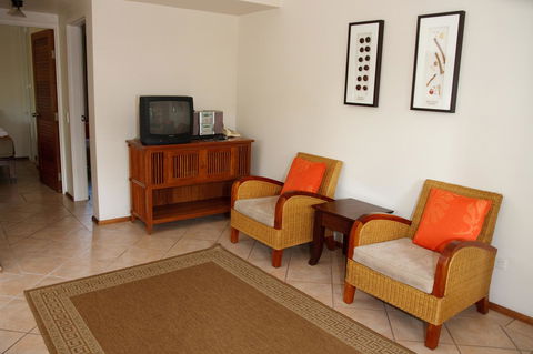 Hibiscus Resort & Spa - Official Onsite Reception & Check In - Accommodation Batemans Bay 5