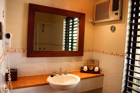 Hibiscus Resort & Spa - Official Onsite Reception & Check In - Accommodation Batemans Bay 32