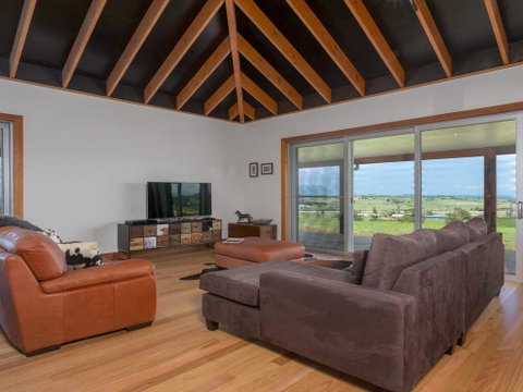 Willowview - Coastal Retreat, Stunning Views - Accommodation Batemans Bay 2
