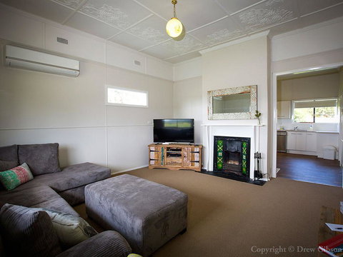 Wine Country Cottage Located Right At The Hunter Valley Gateway, Close To Everything - Accommodation Batemans Bay 1