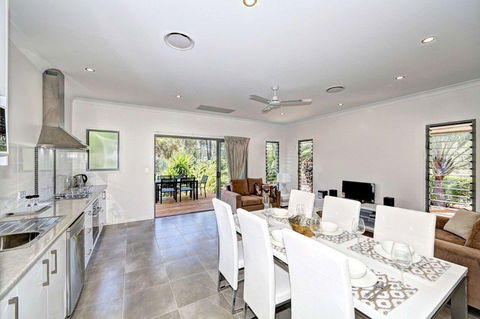 Woodgate Beach Houses - Accommodation Batemans Bay 2