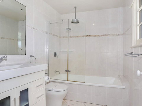 Yamba Pilot Cottage 2 - Pets Welcome - Close To Beach - Accommodation Batemans Bay 3