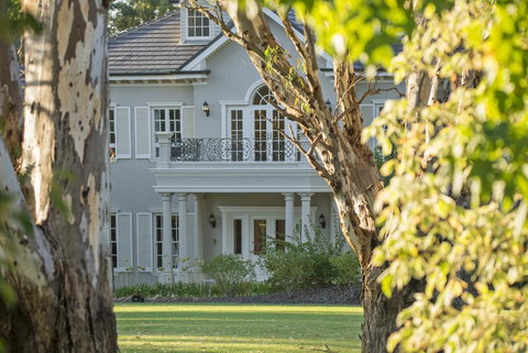 Yatahlia Manor Luxury Homestay - Accommodation Batemans Bay 1