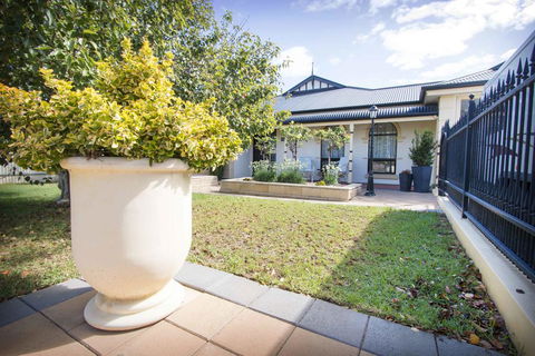 Yellow Rose Cottage - Accommodation Batemans Bay 1