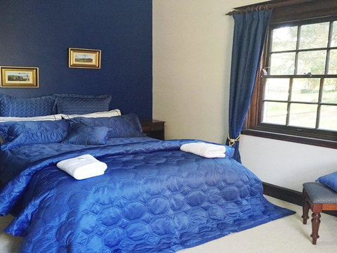 York Cottage - Grand Gate House And Enchanting Gardens - Accommodation Batemans Bay 3
