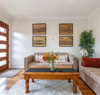 Spacious Bungalow5min walk to station5min to Box HillWiFiParking - Accommodation Batemans Bay