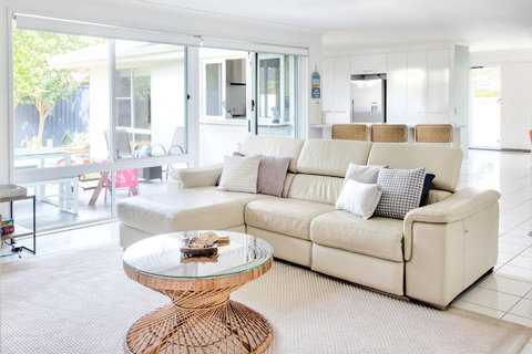 Relax At Bokarina Beach House Walk To Beach Relax By The Pool - Accommodation Batemans Bay 0