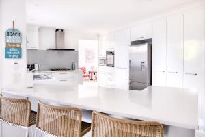 Relax At Bokarina Beach House Walk To Beach Relax By The Pool - Accommodation Batemans Bay 3