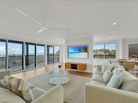 2-Bed Beach Haven With Garden & Alfresco Dining - Accommodation Batemans Bay 3