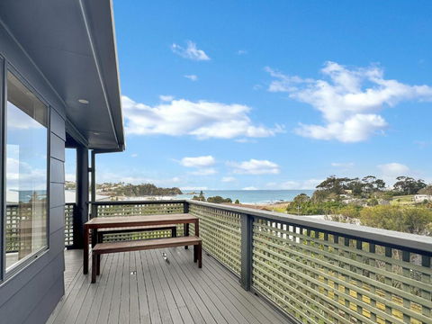 2-Bed Beach Haven With Garden & Alfresco Dining - Accommodation Batemans Bay 1