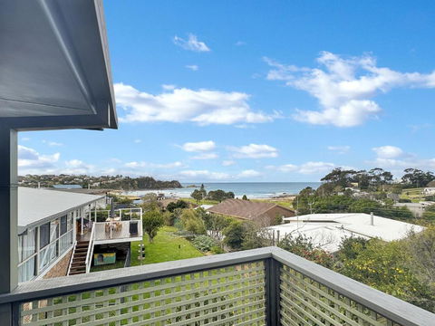 2-Bed Beach Haven With Garden & Alfresco Dining - Accommodation Batemans Bay 0
