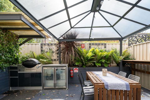 3-Bed With Beach Views And Entertainment Area - Accommodation Batemans Bay 4