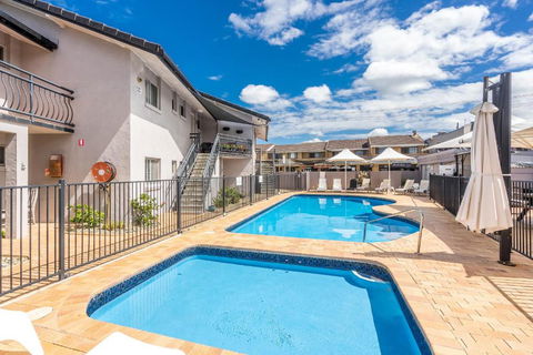 Absolute Beachfront Apartment 9T - Accommodation Batemans Bay 2