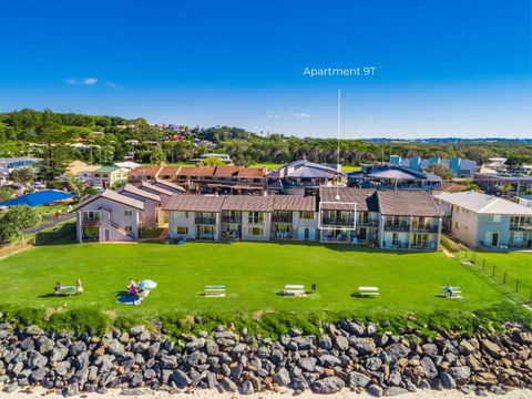 Absolute Beachfront Apartment 9T - Accommodation Batemans Bay 3