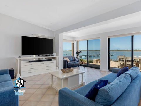 Absolute Water Frontage W/ Jetty + Boat Ramp - Accommodation Batemans Bay 1