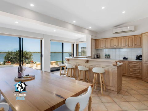 Absolute Water Frontage W/ Jetty + Boat Ramp - Accommodation Batemans Bay 2
