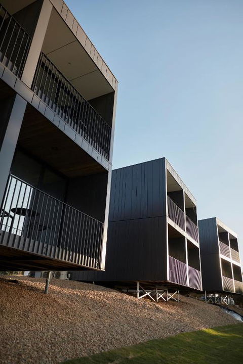 Accommodation @ Curlewis - Accommodation Batemans Bay 2