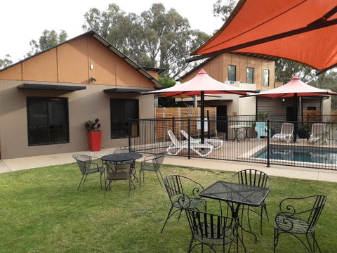 Adelphi Apartment 2- Poolside Or Apartment 2A- King Studio - Accommodation Batemans Bay 0