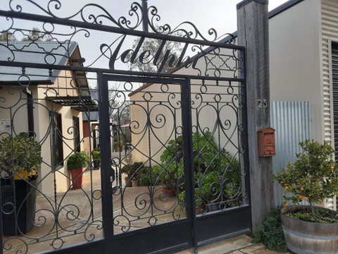 Adelphi Apartment 2- Poolside Or Apartment 2A- King Studio - Accommodation Batemans Bay 1