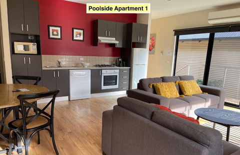 Adelphi Apartments 1 Or 1A - Accommodation Batemans Bay 2