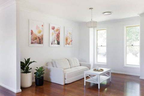 Adorable 1-bedroom Kuzman Guesthouse - Accommodation Batemans Bay 0