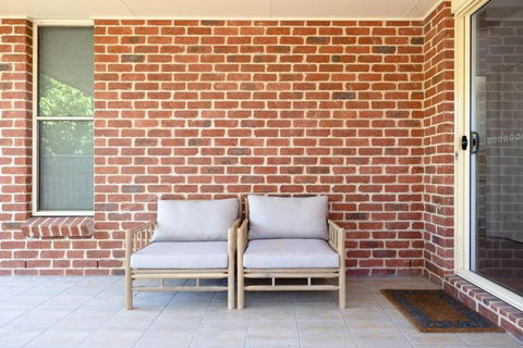 Adorable 1-bedroom Kuzman Guesthouse - Accommodation Batemans Bay 2