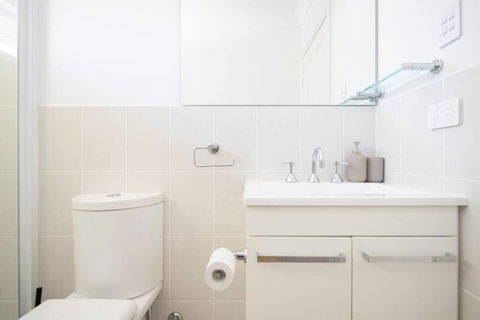 Adorable 1-bedroom Kuzman Guesthouse - Accommodation Batemans Bay 4