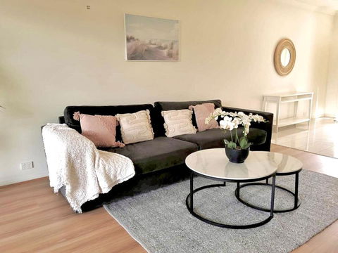 Adorable 3 Br Townhouse With Wifi & Parking - Accommodation Batemans Bay 0