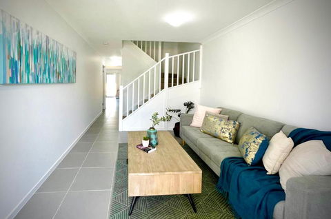 Adorable Modern 4 Br House WiFi & Parking - Accommodation Batemans Bay 0