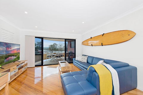 Adrift At Dolphin Cove Apt 5 - Riverfront Modern - Accommodation Batemans Bay 1
