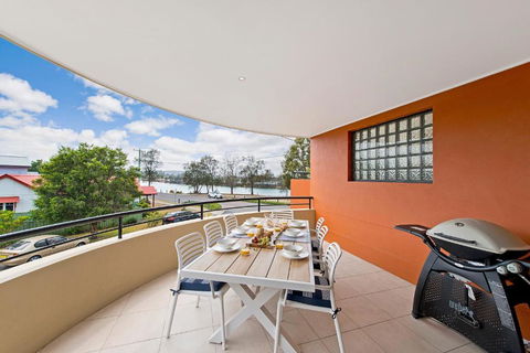 Adrift At Dolphin Cove Apt 5 - Riverfront Modern - Accommodation Batemans Bay 0