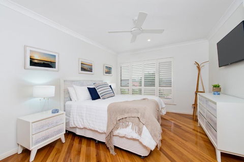 Adrift At Dolphin Cove Apt 5 - Riverfront Modern - Accommodation Batemans Bay 4