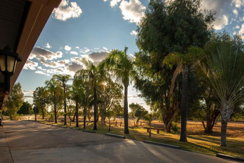Albert Park Motor Inn-KING BEDS-POOL-SHADED PARKING - Accommodation Batemans Bay 2