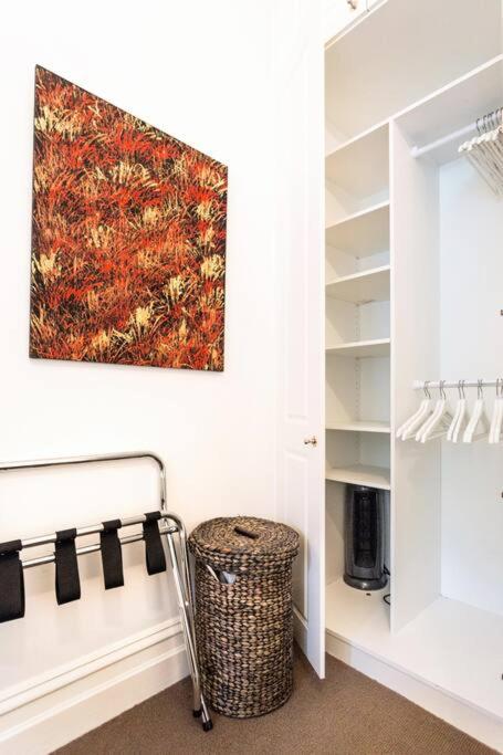 Albert Park Victorian House With Style And Art Gallery - Accommodation Batemans Bay 2