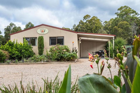 Altona Garden Retreat - Accommodation Batemans Bay 0