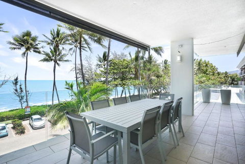 Amaroo - Luxury Apartment Overlooking The Coral Sea - Accommodation Batemans Bay 1