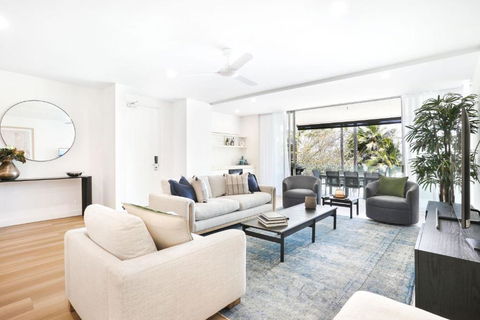 Amaroo - Luxury Apartment Overlooking The Coral Sea - Accommodation Batemans Bay 4
