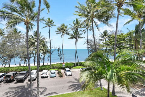 Amaroo - Luxury Apartment Overlooking The Coral Sea - Accommodation Batemans Bay 2