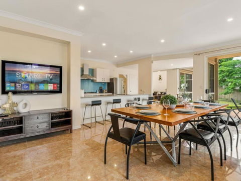 Amazing Broadwater City View Holiday Home With Pool - Accommodation Batemans Bay 0