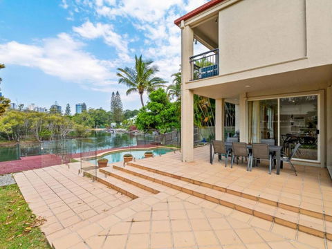 Amazing Broadwater City View Holiday Home With Pool - Accommodation Batemans Bay 2
