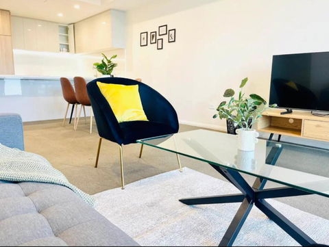 Amazing City View 2 Bedroom Condo 1 Min Station - Accommodation Batemans Bay 3