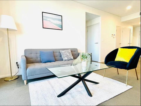 Amazing City View 2 Bedroom Condo 1 Min Station - Accommodation Batemans Bay 4