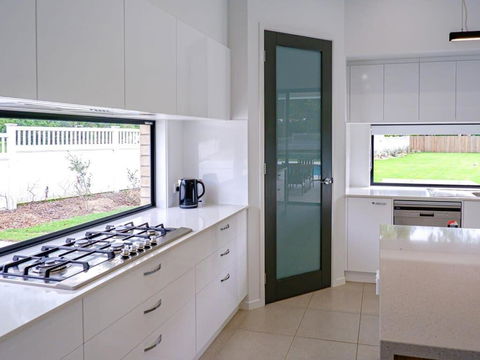 Amazing House Big Swimming Pool BBQ - Accommodation Batemans Bay 3