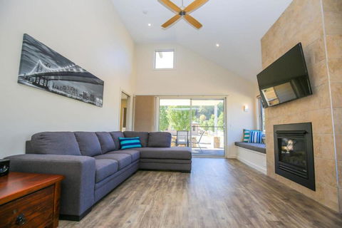 Amber Mist Villa - One - Accommodation Batemans Bay 0