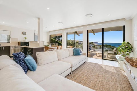 Amelie - Luxury Beach View Condo Minutes To Beach - Accommodation Batemans Bay 0