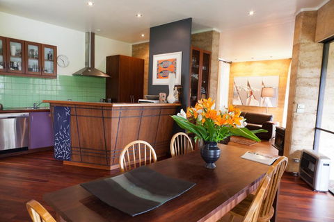 Anagama House & Studio - Accommodation Batemans Bay 0