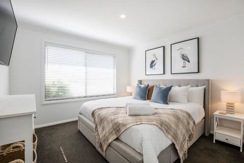 Alkira - Pet Friendly - 4 Mins Walk To Beach - Accommodation Batemans Bay 3